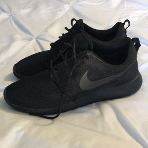 All black Nike Roche Runs women’s 9
